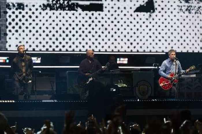 'It's not our problem' - Noel and Liam Gallagher taunt Arsenal supporters at Oasis gig