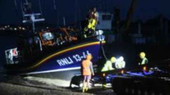 Boat runs aground after losing power near harbour