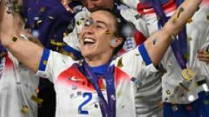 Bronze played entire Euros with fractured leg