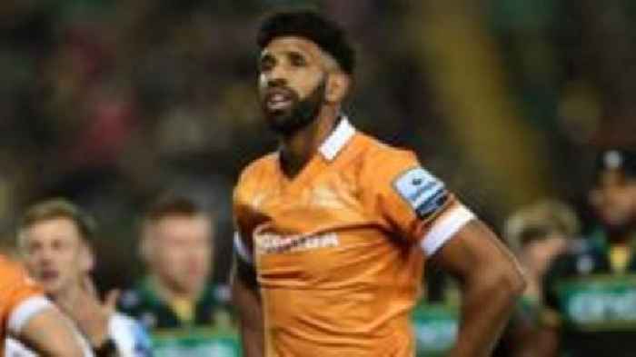 Sale lock Andrews signs new one-year deal