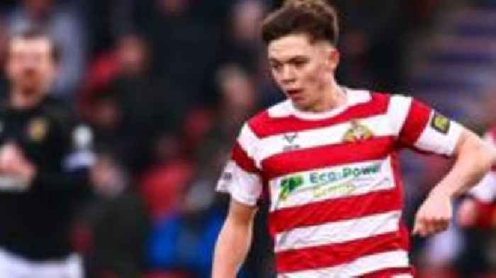 Barnsley sign West Ham midfielder Kelly