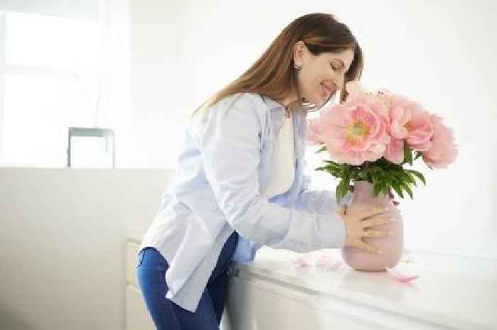 Two cheap kitchen ingredients will keep your flowers fresh for weeks if added to water