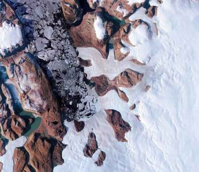 Greenland subglacial flood bursts through ice sheet surface