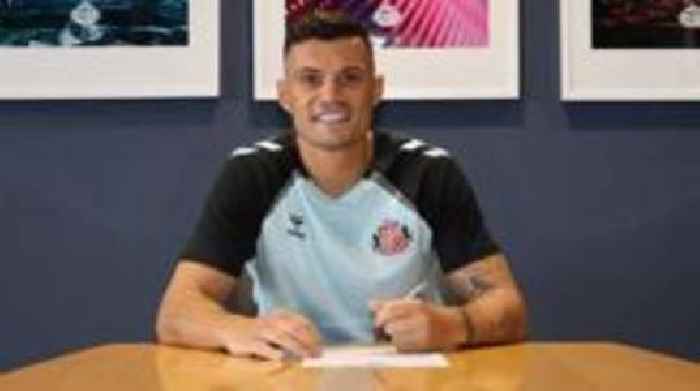 Sunderland sign Bayer Leverkusen midfielder Xhaka
