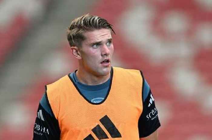 Mikel Arteta told of '11 unhappy players' claim as Viktor Gyokeres given striker warning