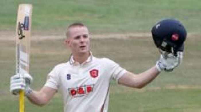 Warwickshire fight back after Essex declaration
