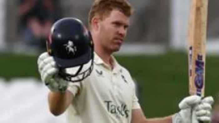 Compton leads Kent reply against leaders Leics