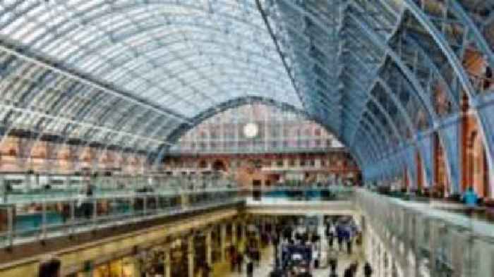 Man injured in Tommy Robinson station investigation leaves hospital
