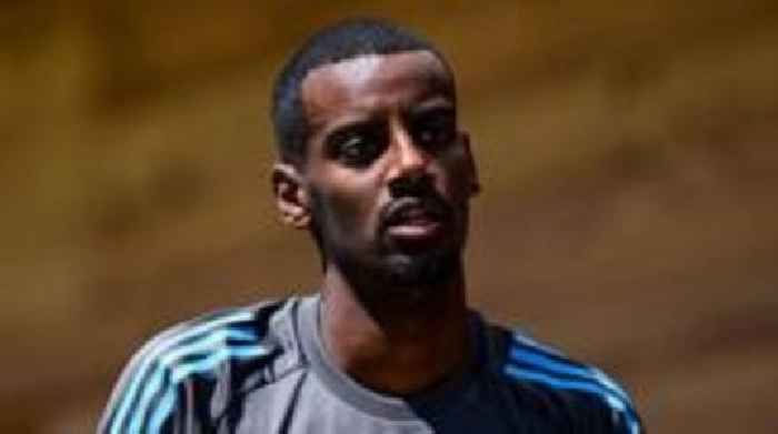 Newcastle's Isak trains at old club Real Sociedad