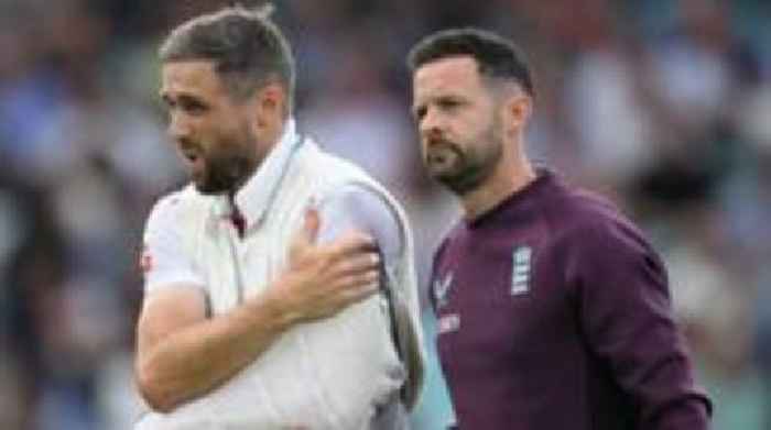 Woakes set to miss rest of Test after shoulder injury