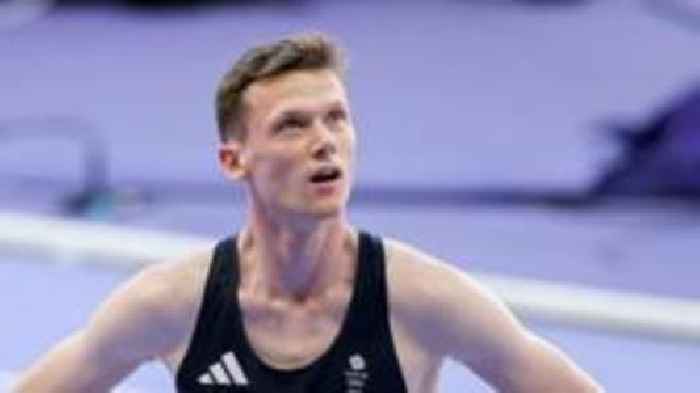 Coe's record under threat as Burgin builds momentum