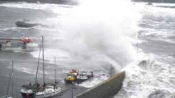 Storm Floris to bring 'unseasonably strong winds'