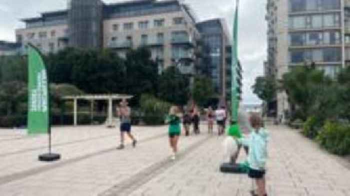 Fundraiser finishes challenge in memory of her mum