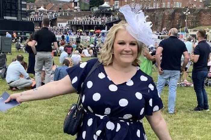 Bride-to-be sheds 4stone ahead of wedding - despite losing her hair