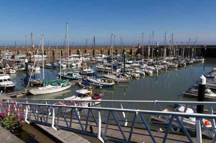 Youths’ warned against jumping off Somerset harbour walls