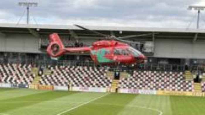 Gwagio stadiwm Casnewydd yn sgil argyfwng meddygol