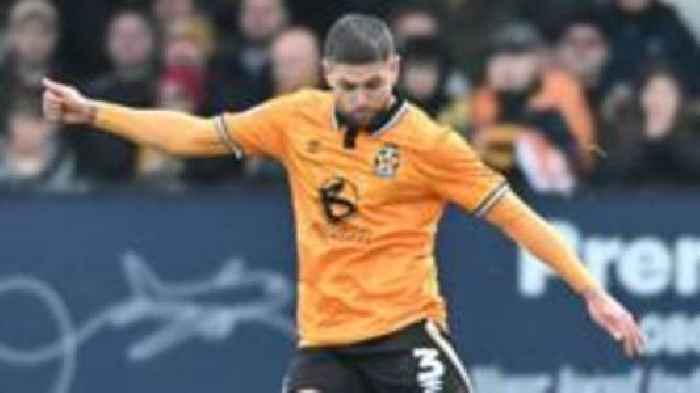 Stockport sign Andrew on short-term contract