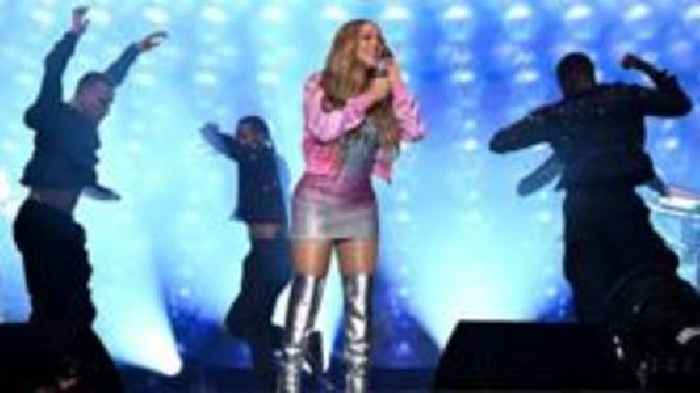 Mariah Carey thanks fans in Pride performance