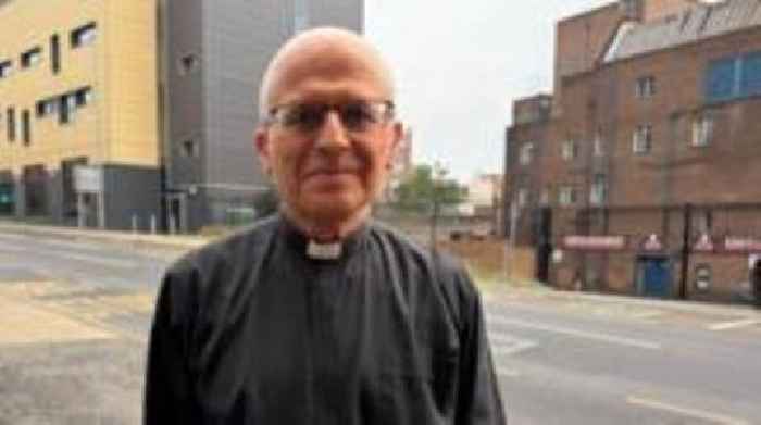 Hospital chaplain retires after 28 years