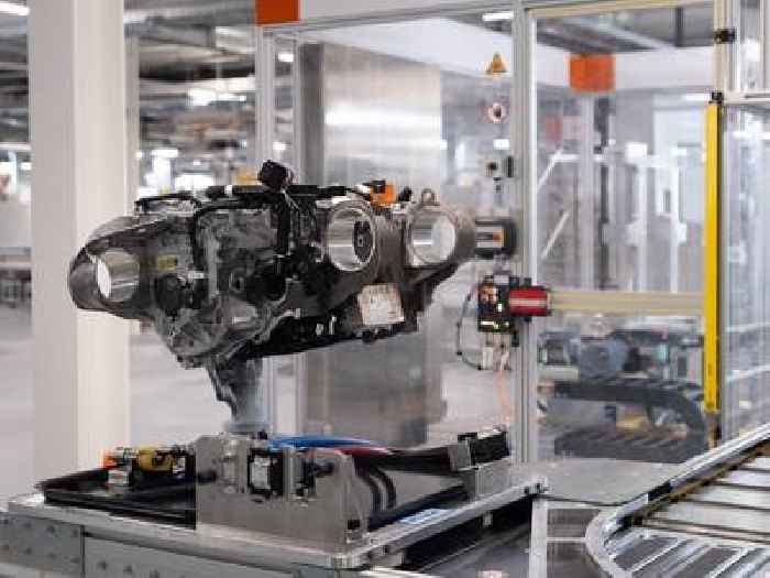 1,000 BMW People Start Putting Together the Electric Motors for the Neue Klasse