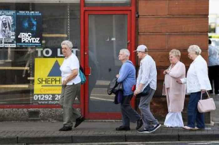 Warning for UK households who have £10,000 sat in high street bank account