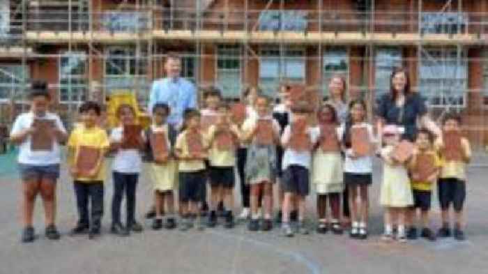 School children create 'time capsule' roof