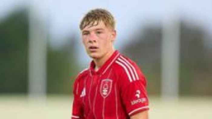 Colchester sign defender Powell on loan from Forest