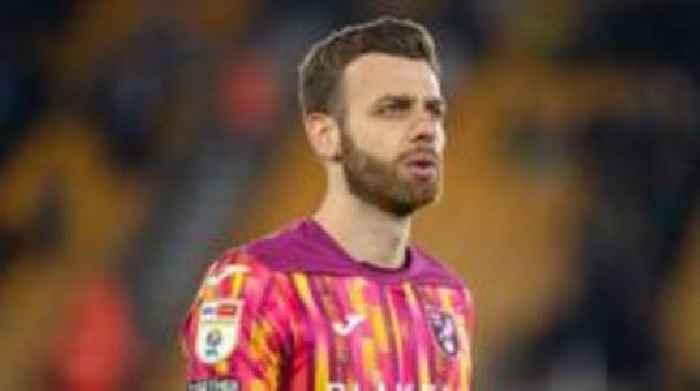 Scotland keeper Gunn joins Forest after contract expiry