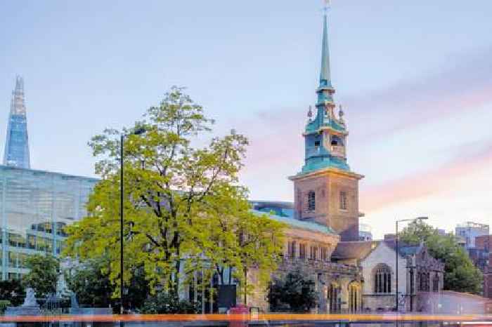 Lunchtime tourism: All Hallows by the Tower in the City of London
