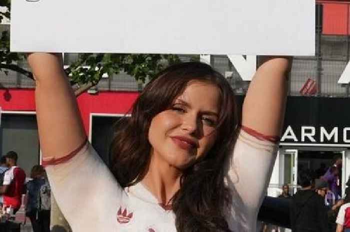 'Arsenal's biggest female fan' sends Viktor Gyokeres jaw-dropping message with bodypaint