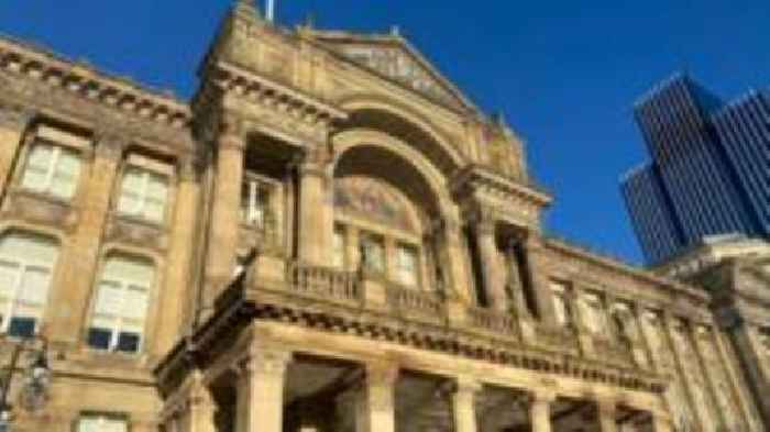 Fight against council's youth centre plans