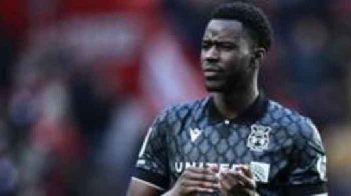 Port Vale sign Wrexham striker Faal on loan