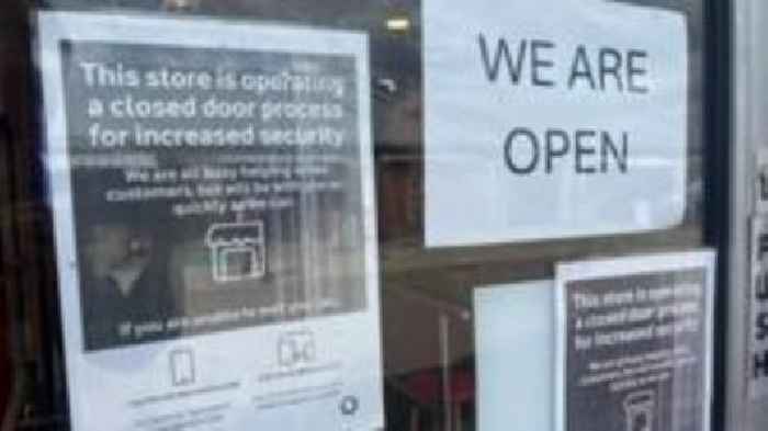 Vodafone shops lock doors while open to prevent raids