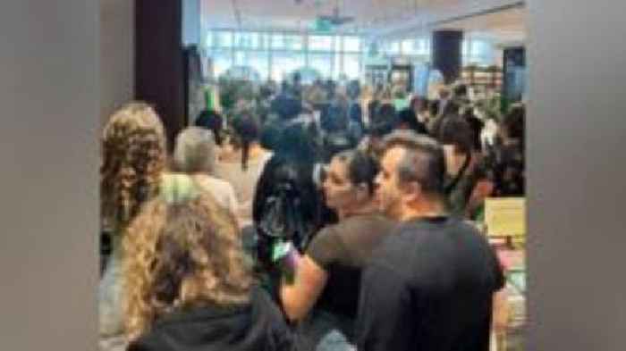 Waterstones apologises after readers brand event 'utter chaos'