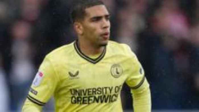 Barnsley bring in defender Watson on one-year deal