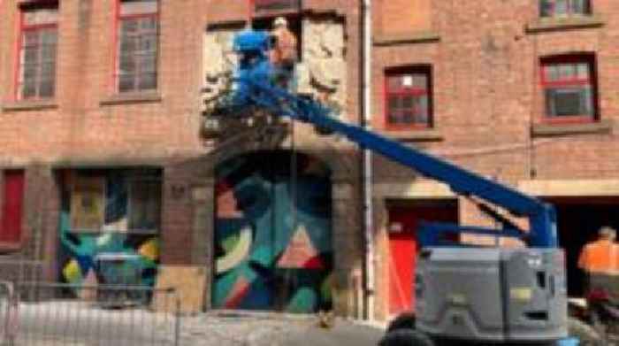 Venue halts artwork removal amid planning dispute