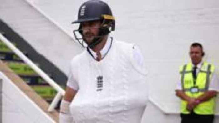 Woakes may risk rehab over surgery to make Ashes