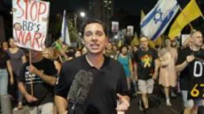 Jerusalem protesters converge on PM Netanyahu's residence
