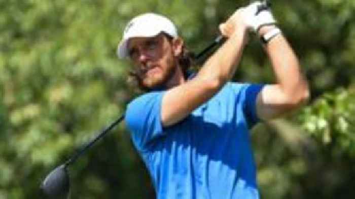Fleetwood leads by four as bad weather stops play