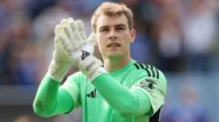 West Ham sign Leicester keeper Hermansen for £20m