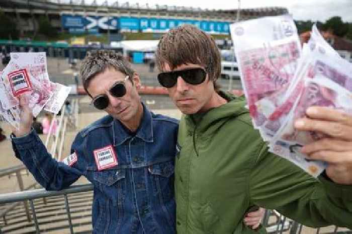 Oasis lookalikes puzzle Murrayfield fans at first Edinburgh gig