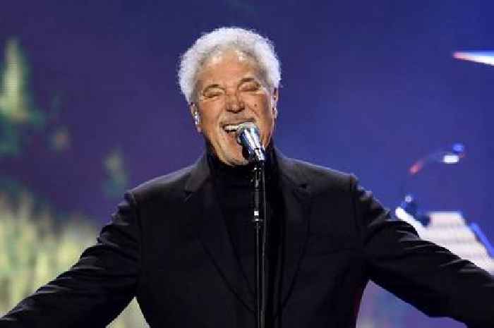 Tom Jones leaves festival audience in tears following health battle