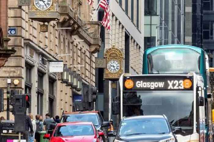Fans applaud Spider-Man cast and crew after action scene takes place in city