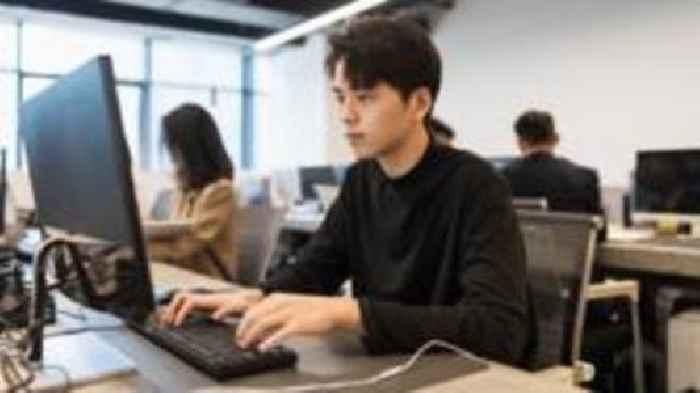 China's unemployed young adults who are pretending to have jobs
