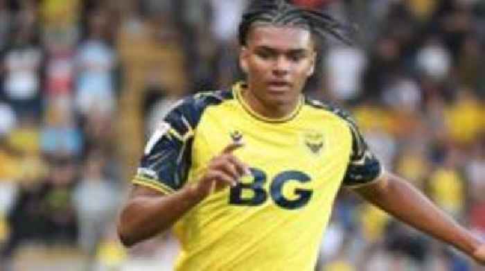 Crewe sign Oxford defender Golding on loan
