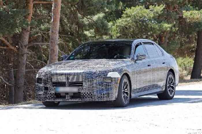 2027 BMW 7 Series Facelift Captured Flaunting Production Lights