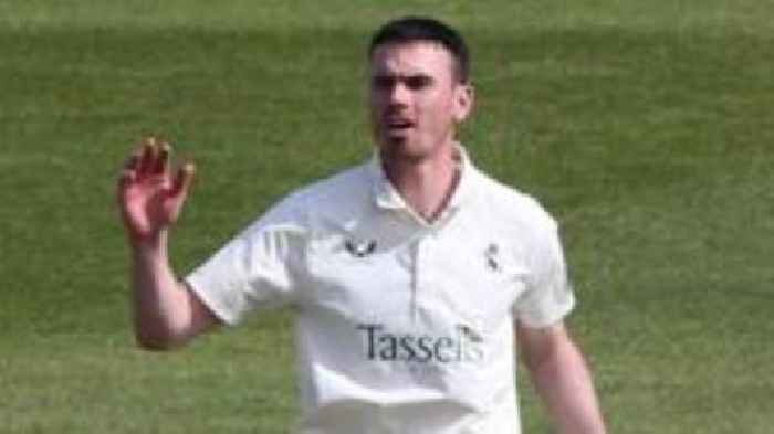 Kent sign Middlesex bowler Gilchrist on loan