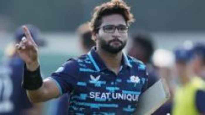 Another Ul-Haq ton helps Yorkshire to cup Roses win