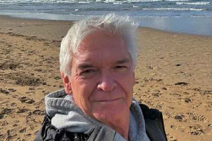 Phillip Schofield kisses male friend after stumbling out of boozy lunch at bar