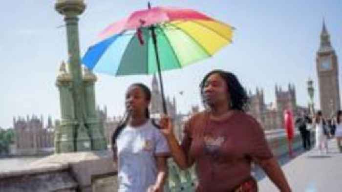 Yellow heat health alert extended into next week for parts of England